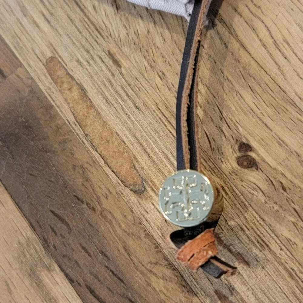 Tory Burch glasses closure